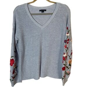 SALE American Eagle Blue Embroidered Floral V Neck Sweater Women's M Cottagecore